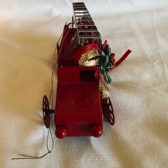 VTG Metal Red Fire Truck w/Ladder Flower Bow Ornament Christmas Holiday - Picture 4 of 14